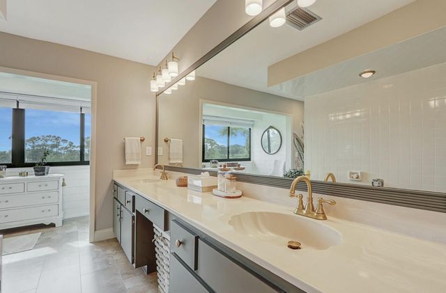 5661 SE Foxcross Place, Stuart, FL 34997