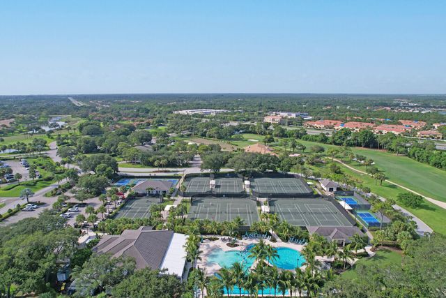 5661 SE Foxcross Place, Stuart, FL 34997