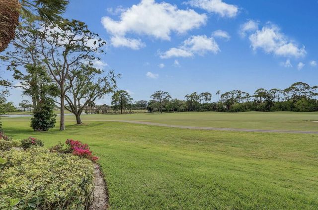 5661 SE Foxcross Place, Stuart, FL 34997