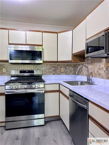 1211 Woodhaven Drive 1211, Edison, NJ 08817