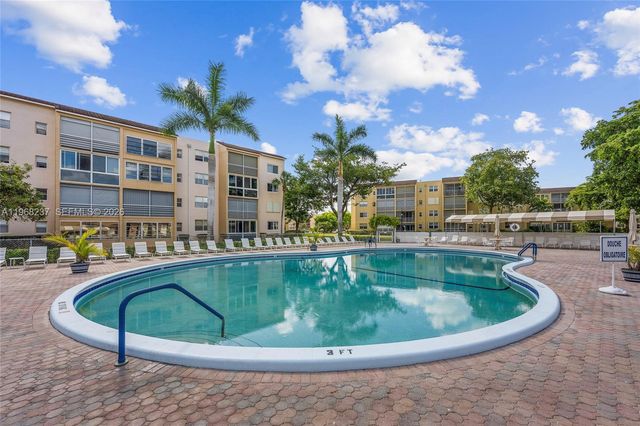 2861 Somerset Drive 104, Lauderdale Lakes, FL 33311