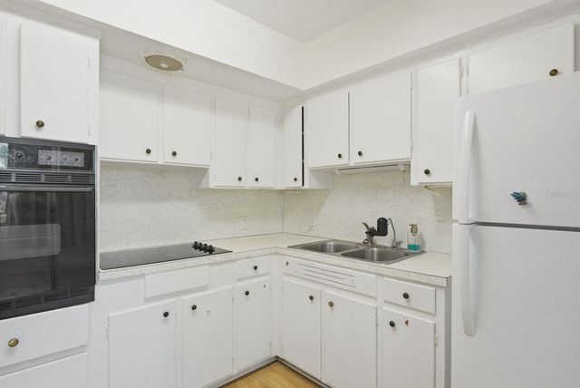 5593 40TH AVENUE N 418, Kenneth City, FL 33709