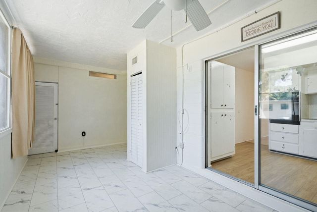 5593 40TH AVENUE N 418, Kenneth City, FL 33709