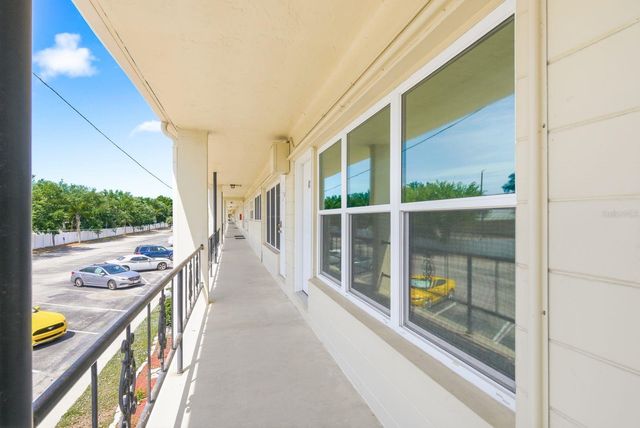 5593 40TH AVENUE N 418, Kenneth City, FL 33709