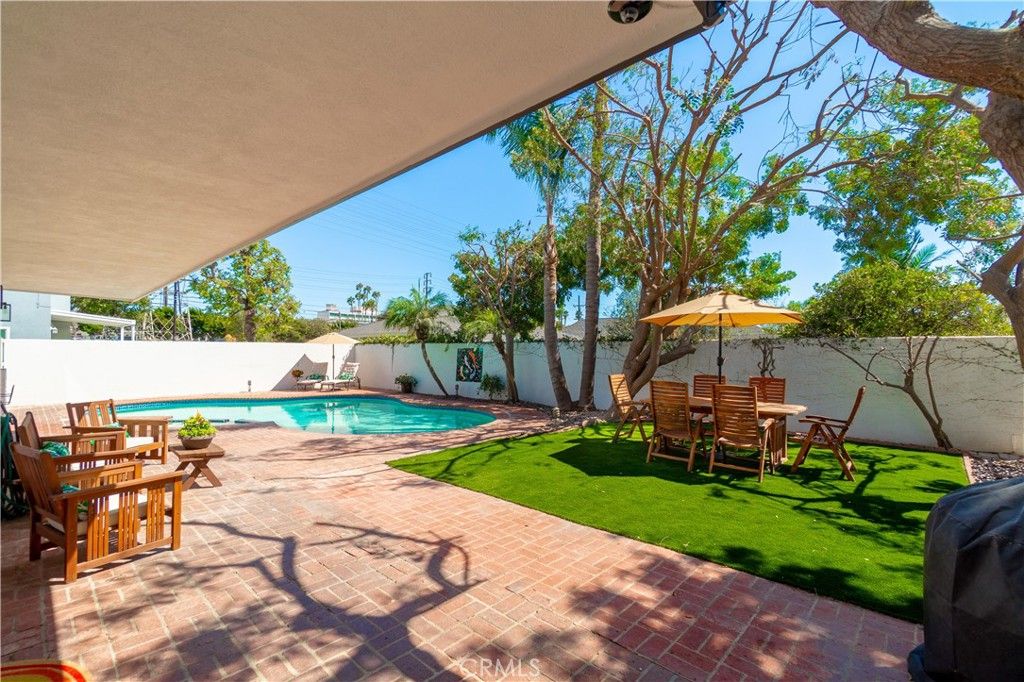 Image 16 of property listing at 1510 E Maple Avenue, El Segundo, CA 90245