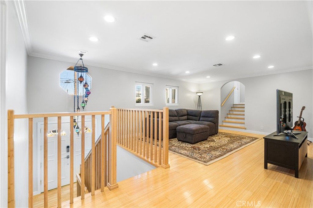 Image 20 of property listing at 1510 E Maple Avenue, El Segundo, CA 90245