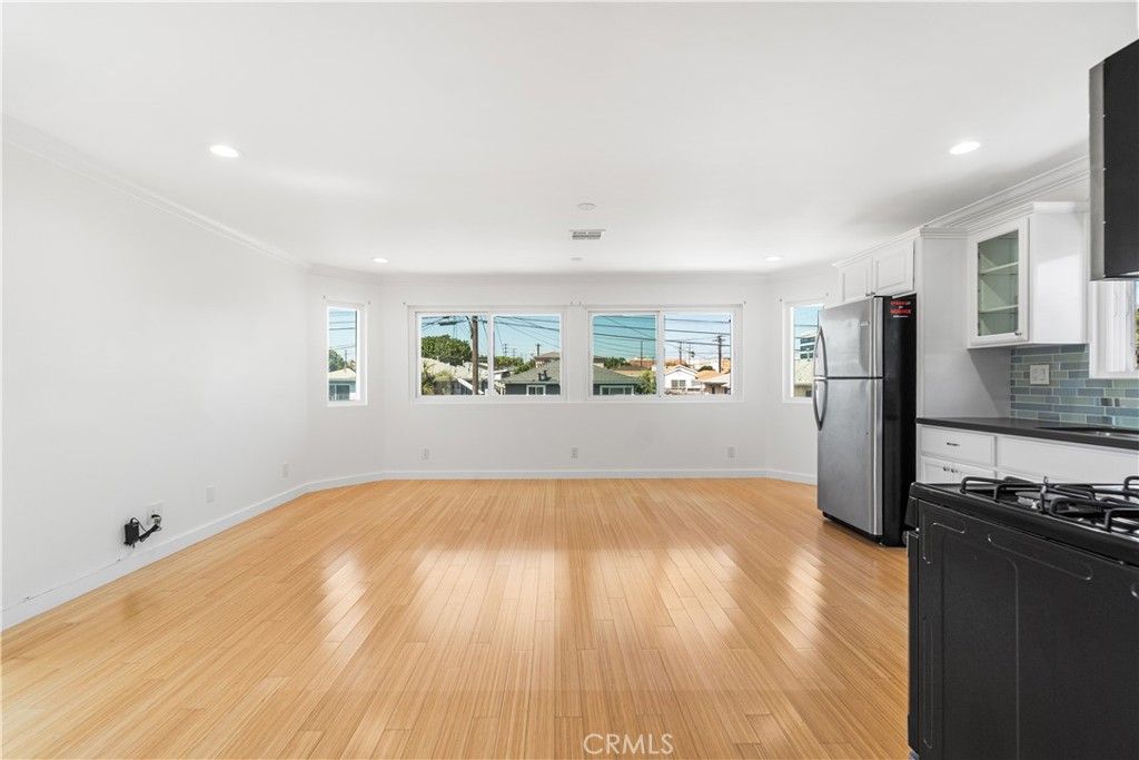 Image 30 of property listing at 1510 E Maple Avenue, El Segundo, CA 90245