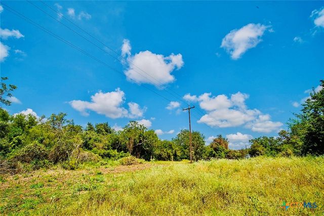 000 County Road 417, Yoakum, TX 77995