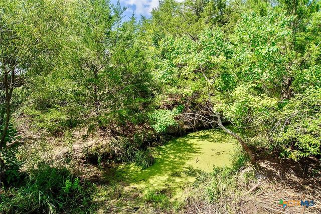 000 County Road 417, Yoakum, TX 77995