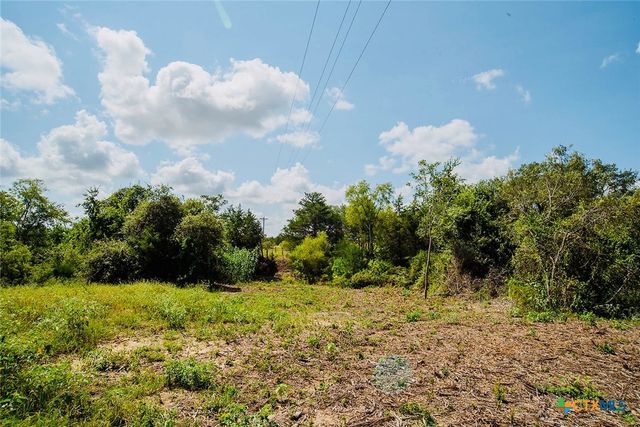 000 County Road 417, Yoakum, TX 77995