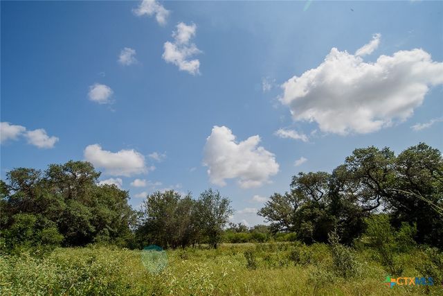 000 County Road 417, Yoakum, TX 77995