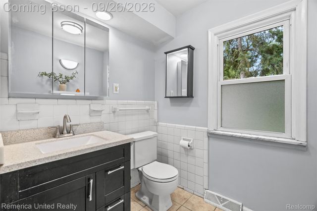 9587 Cardwell Street, Livonia, MI 48150