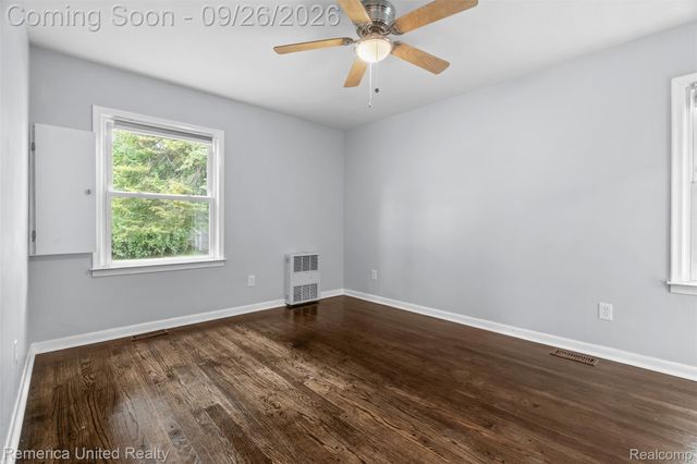 9587 Cardwell Street, Livonia, MI 48150
