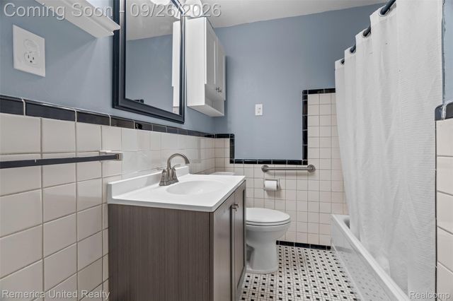 9587 Cardwell Street, Livonia, MI 48150