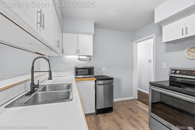 9587 Cardwell Street, Livonia, MI 48150