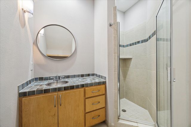 5219 Kiam Street F, Houston, TX 77007