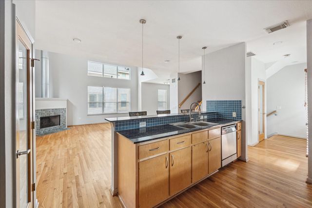 5219 Kiam Street F, Houston, TX 77007