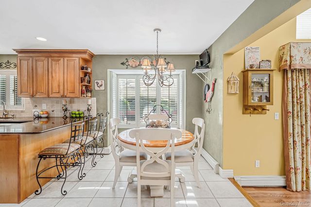 16 Jesse Way, Mount Sinai, NY 11766