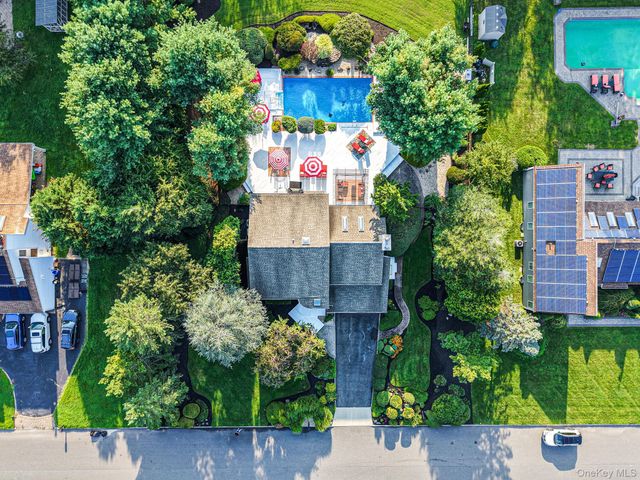 16 Jesse Way, Mount Sinai, NY 11766