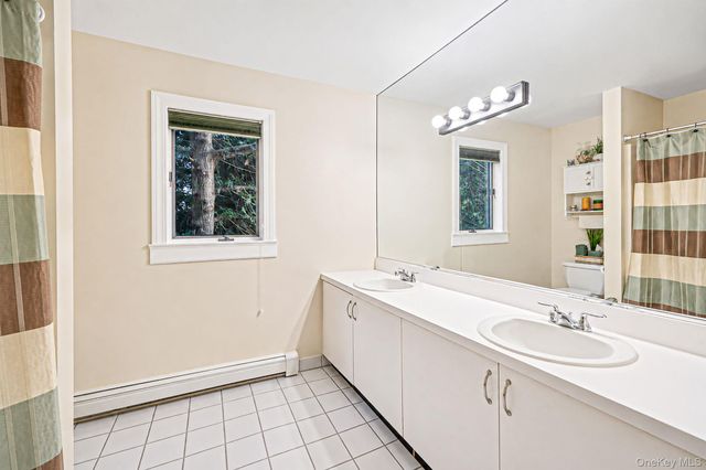 16 Jesse Way, Mount Sinai, NY 11766