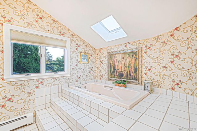 16 Jesse Way, Mount Sinai, NY 11766