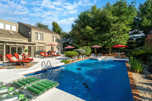 16 Jesse Way, Mount Sinai, NY 11766