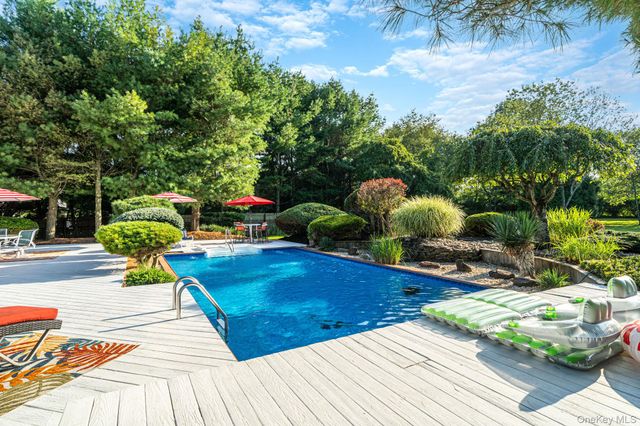 16 Jesse Way, Mount Sinai, NY 11766