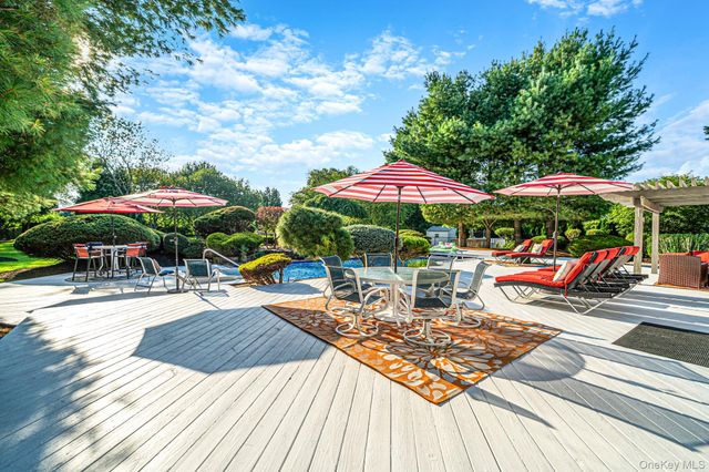16 Jesse Way, Mount Sinai, NY 11766