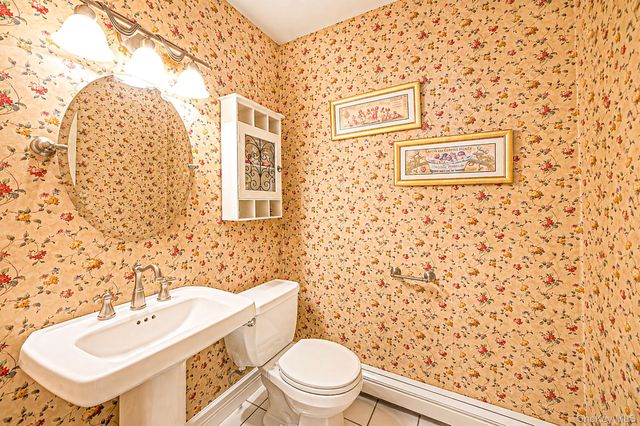 16 Jesse Way, Mount Sinai, NY 11766