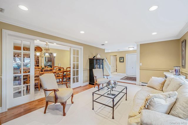 16 Jesse Way, Mount Sinai, NY 11766