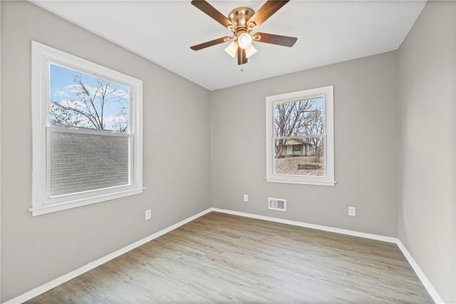 111 N Ditzler Avenue, Independence, MO 64053