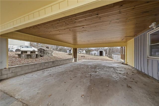 111 N Ditzler Avenue, Independence, MO 64053