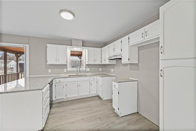 111 N Ditzler Avenue, Independence, MO 64053