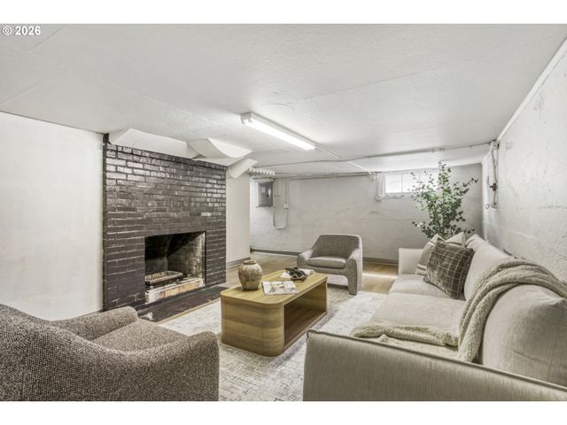 172 Se 9TH Ave, Hillsboro, OR 97123