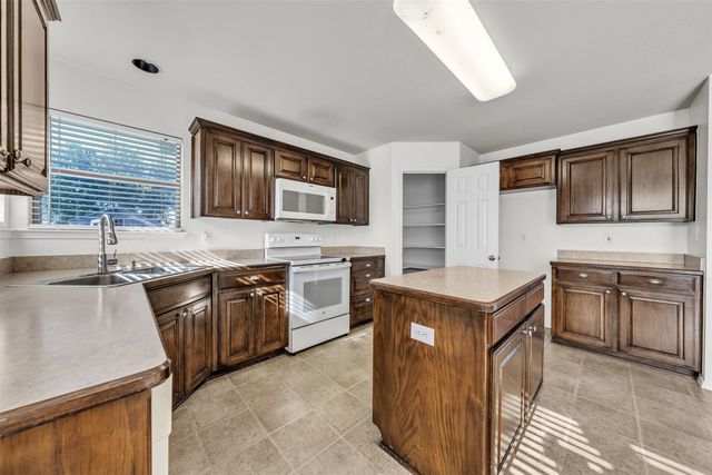 737 E Sheila Circle, Joshua, TX 76058