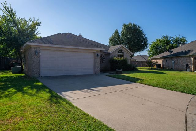 737 E Sheila Circle, Joshua, TX 76058