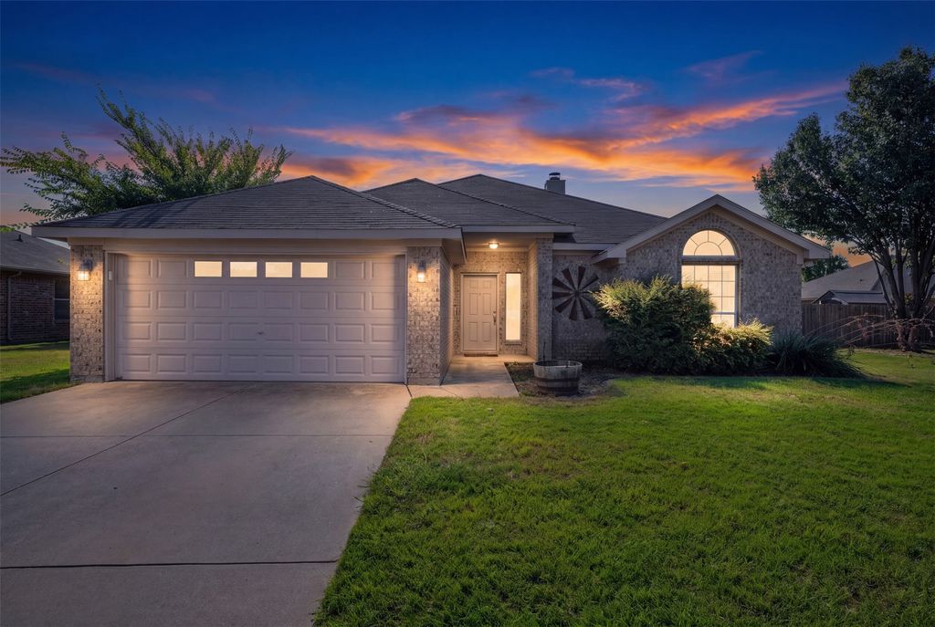 737 E Sheila Circle, Joshua, TX 76058