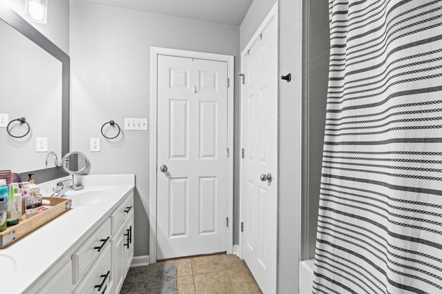 17 Shamsie Dr, Ward, AR 72176