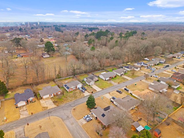 17 Shamsie Dr, Ward, AR 72176