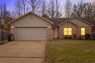 17 Shamsie Dr, Ward, AR 72176