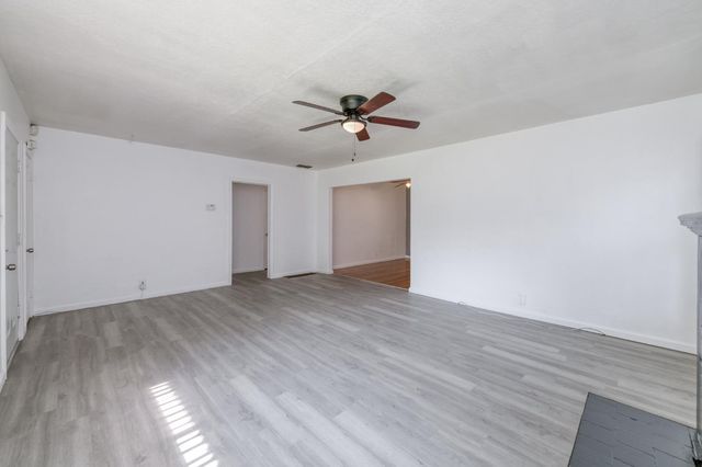 2901 E Princeton Avenue, Fresno, CA 93703