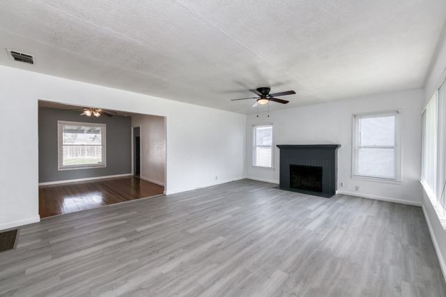 2901 E Princeton Avenue, Fresno, CA 93703