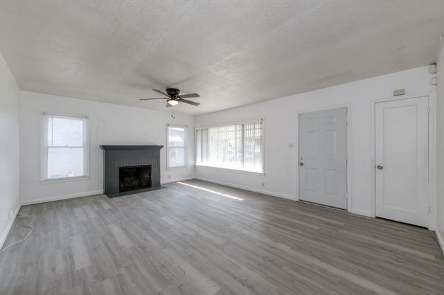 2901 E Princeton Avenue, Fresno, CA 93703