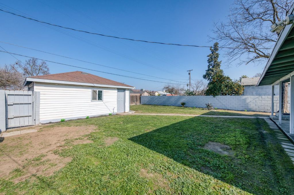 Image 28 of property listing at 2901 E Princeton Avenue, Fresno, CA 93703
