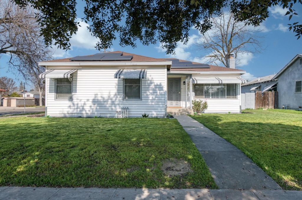 Image 3 of property listing at 2901 E Princeton Avenue, Fresno, CA 93703