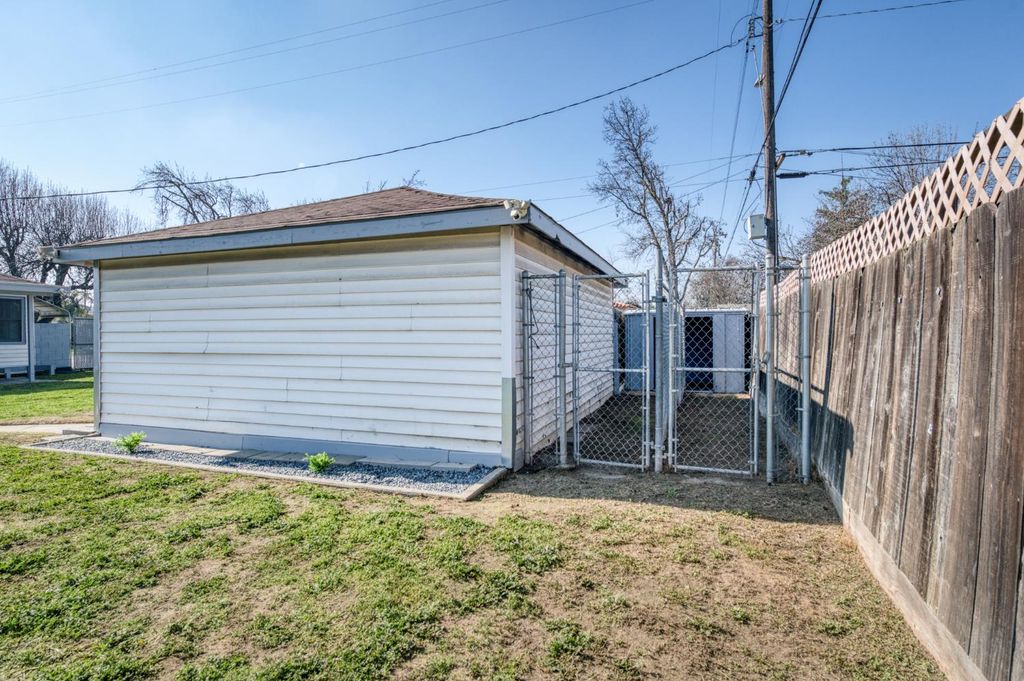 Image 30 of property listing at 2901 E Princeton Avenue, Fresno, CA 93703