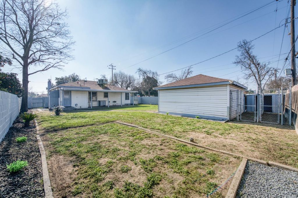Image 31 of property listing at 2901 E Princeton Avenue, Fresno, CA 93703