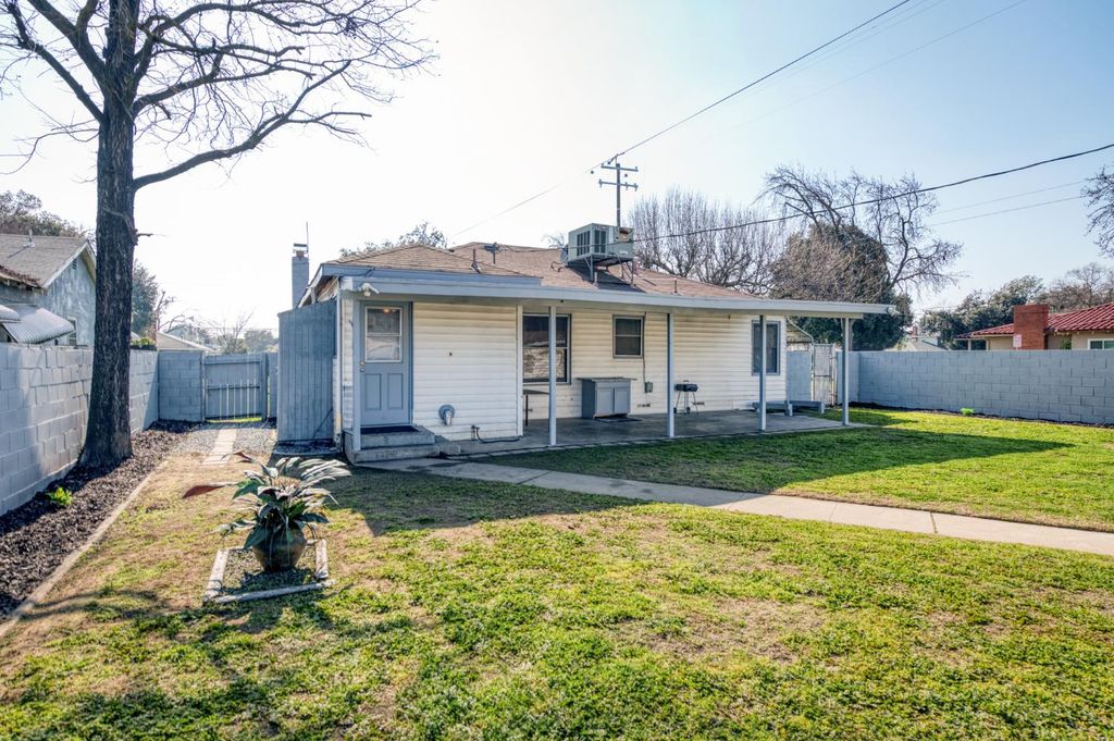 Image 32 of property listing at 2901 E Princeton Avenue, Fresno, CA 93703