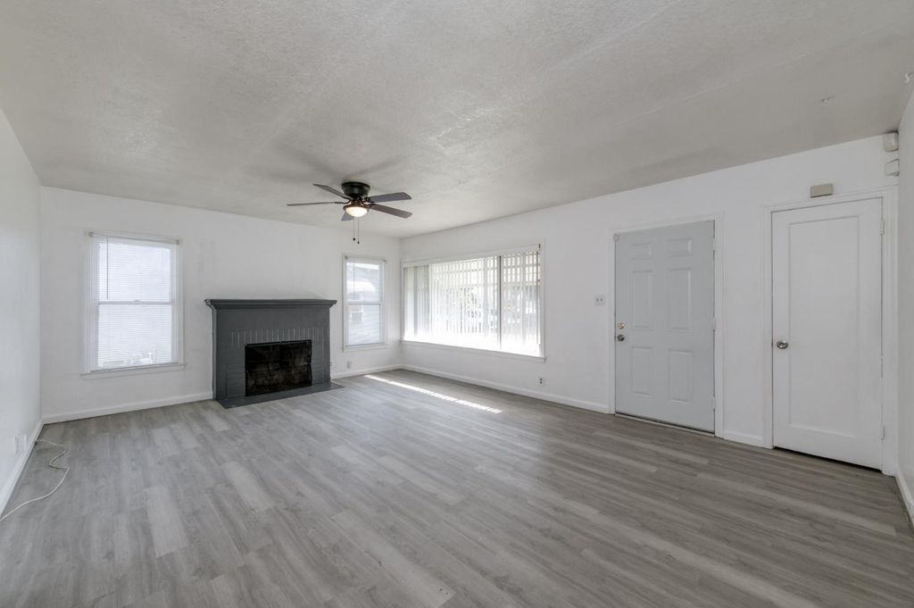 Image 9 of property listing at 2901 E Princeton Avenue, Fresno, CA 93703