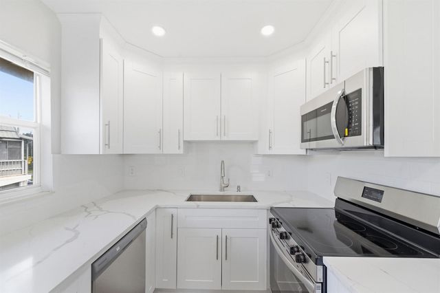 284 Flanders F, Delray Beach, FL 33484